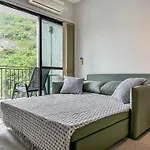 Flat Com Servicos E Vista Mar